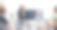 会议室内，商务女性与员工团队一起讨论未来工作的监控和演示。电脑屏幕上展示着与发展或创新相关的提案和研讨会。图片下载