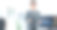 商务人士，进行关于可再生能源、可持续理念和绿色未来倡议的演讲和展示。企业社会责任、问题解决以及在屏幕前的男性演讲者展示生态友好发展的计划。图片下载