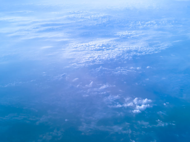 蓝天和云朵背景素材，飞机视角图片下载