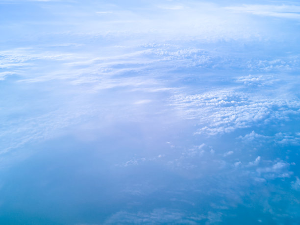 蓝天和云朵背景素材，飞机视角图片下载