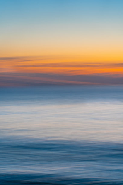 在普利亚的卡斯蒂利翁塔拍摄的海洋照片。海洋的抽象照片。图片下载