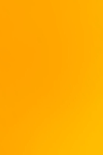 金黄色橙色光线深色背景渐变抽象图案。金黄色橙色背景。网站页眉设计理念，产品背景设计概念，书籍封面库存照片。图片下载