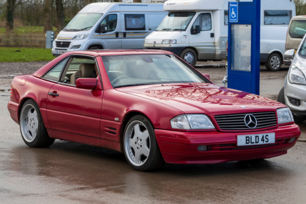 梅赛德斯-奔驰 SL 280 - 1997年经典汽车。图片下载