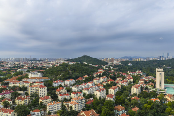 青岛，山东省美丽的旅游城市的航拍照片图片下载
