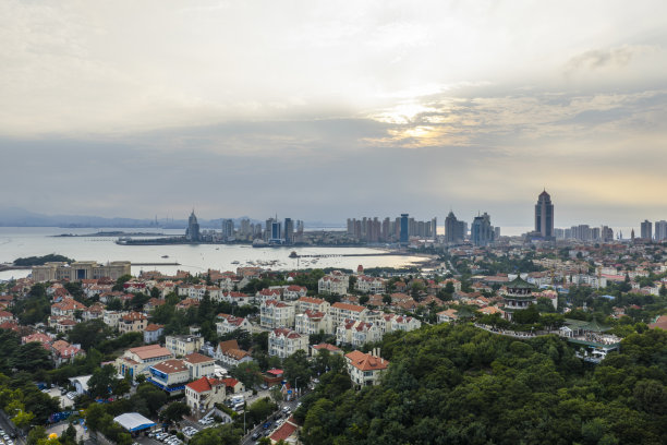 青岛市老城区的欧洲风格建筑航拍照片，山东省，中国，使用无人机拍摄图片下载