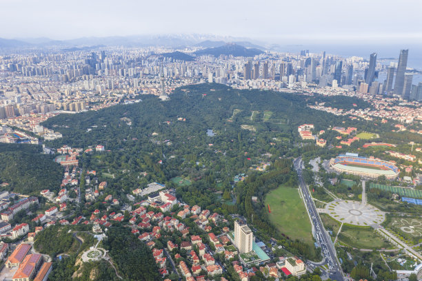 青岛市老城区的欧洲风格建筑航拍照片，山东省，中国，使用无人机拍摄图片下载