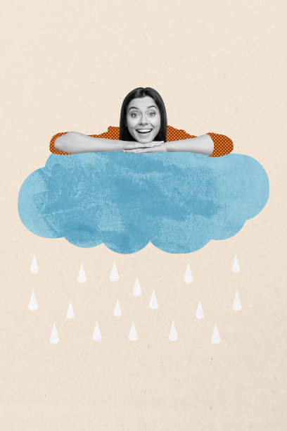 年轻女性躺在云朵上，手中握着3D照片拼贴模板，兴奋地微笑，户外秋季暴风雨天气下的降雨。图片下载