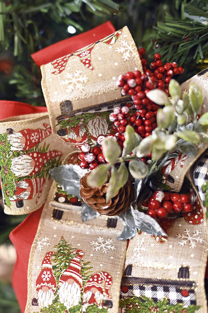 圣诞装饰 圣诞老人 花朵 雪 礼物 模糊区域 假日礼物 图片排列 圣诞树图片下载