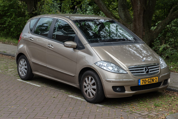 棕色梅赛德斯-奔驰汽车图片下载