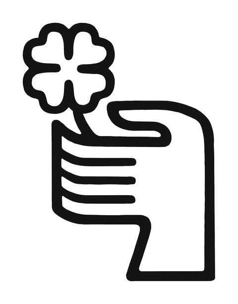 手握四叶三叶草图片下载