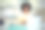 女性在家厨房远程使用笔记本电脑工作 - 股票照片图片下载