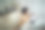 在家工作的女性通过扬声器通话 - 股票照片图片下载