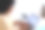 成熟的成年女性在家远程办公，正在笔记本电脑上打字 - 股票照片图片下载