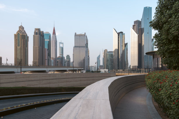 芝加哥市中心的天际线，现代玻璃塔楼和高层办公大楼，伊利诺伊州，美国 - 竖版库存图片图片下载