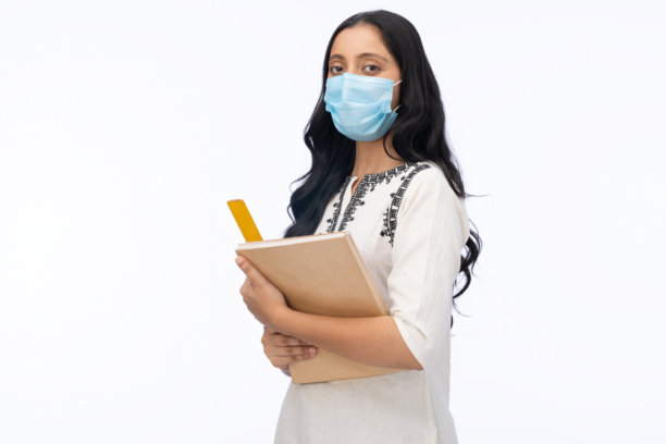 戴着面罩的年轻女教师照片图片下载