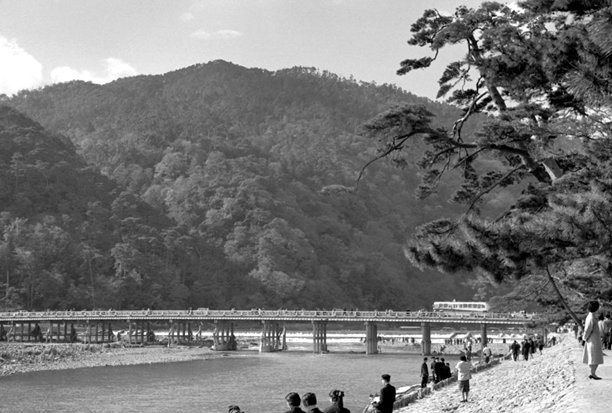 日本京都岚山渡月桥老照片 - 1962年图片下载