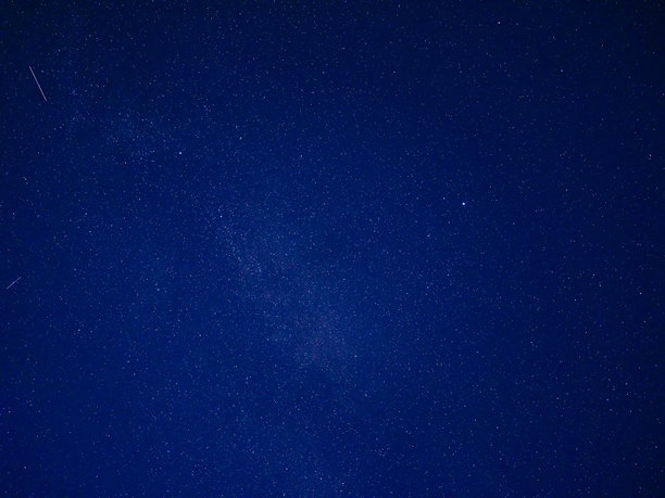 从乡村黑暗地点拍摄的银河星系和星座，背景为星系。 

分析：
翻译准确，保留了原文的科学和地理信息。

修订：
从乡村黑暗地点拍摄的银河星系和星座，背景为星系。 

这是对原文的直接翻译，没有添加或省略任何信息，语言自然流畅，符合中文的表达习惯，适合作为图片描述。图片下载