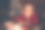 照片：慈祥的圣诞老人室内阅读信件，面带喜悦的微笑，期盼着奇迹、欢乐的圣诞新年。室内光照。图片下载