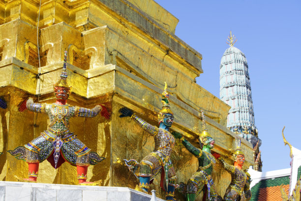 泰国曼谷玉佛寺的金色寺庙卫士图片下载
