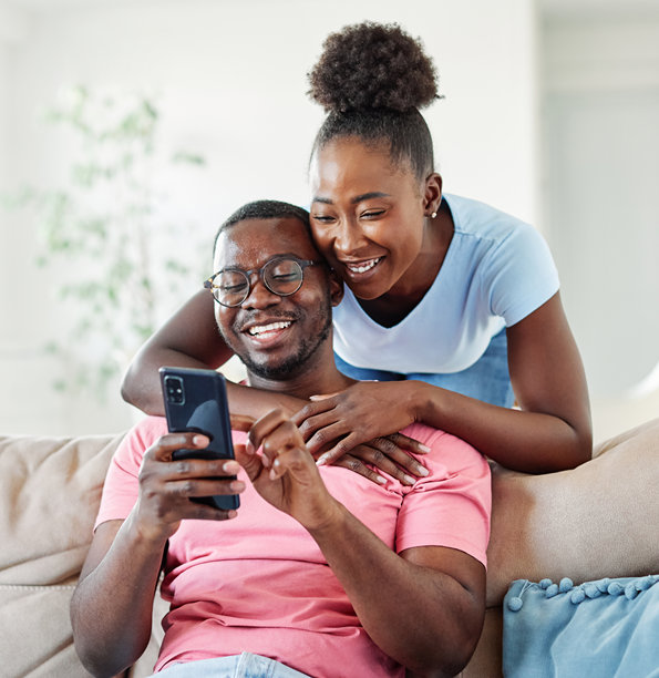 女人自拍，男人情侣合影，使用手机，肖像，智能手机，快乐，年轻，浪漫，在一起，爱，照片，图片，乐趣，科技，看，关系，男朋友，女朋友图片下载