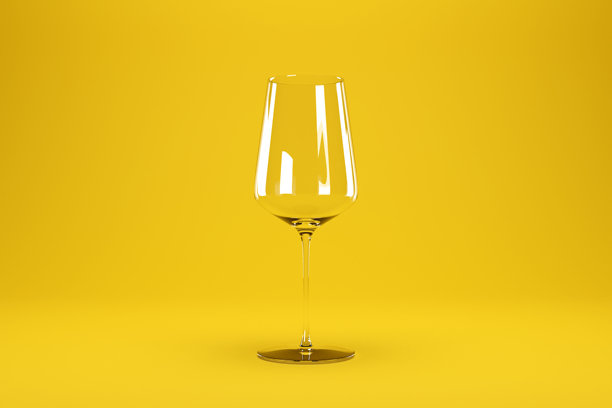 一个空透明酒杯放在黄色背景上。插画，表达清醒、无酒精和美食的概念。图片下载