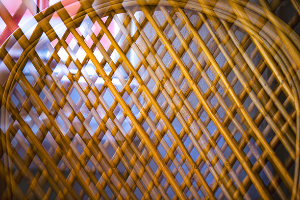 竹子编织形成的图案。双重曝光照片图片下载