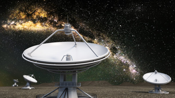 沙漠地区的先进卫星天线太空通信概念。三维插画图片下载