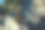 崎岖的山地岩石构造和一簇野草图片下载