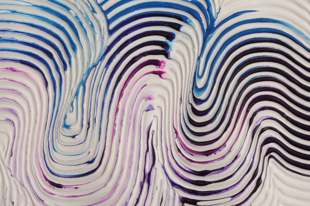 抽象粘土建模，彩色泼溅丙烯线条波浪条纹绘画墙面。画布浮雕手绘颓废几何纹理背景。图片下载