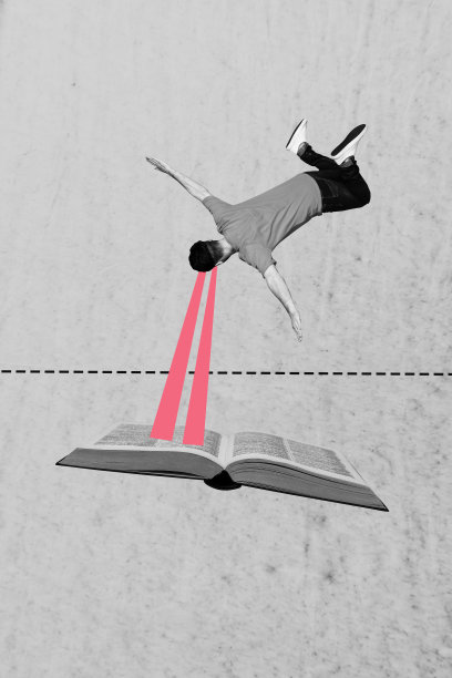 快乐的年轻人在图书馆里，将杂志、百科全书和书籍拼贴成垂直照片，展现出书虫的爱好、文学、学校科目和家庭作业。图片下载