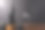 红酒瓶和酒杯，搭配旧木头和葡萄。简约构图，黑色背景，适用于产品品牌、形象和包装。留有复制空间。图片下载