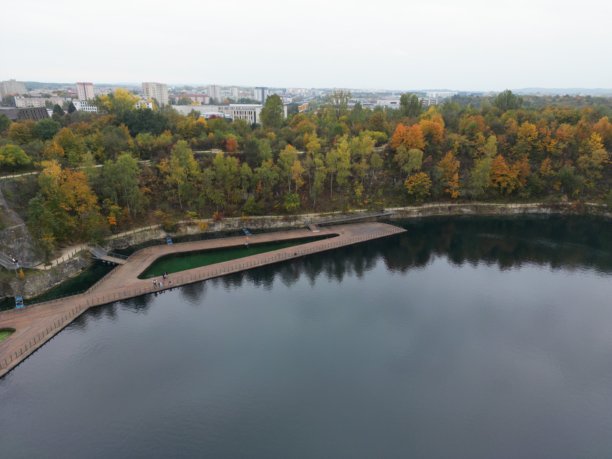 扎克舍韦克 - 克拉科夫 - 波兰 - 水库。无人机照片图片下载