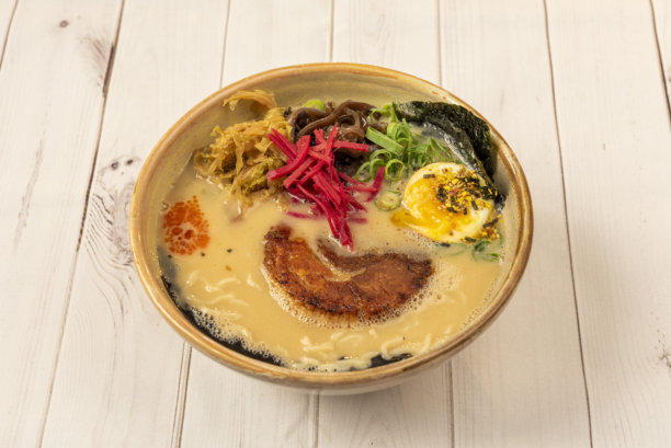 博多豚骨拉面是由千叶喜明创作、一色箱插画的日本轻小说系列。图片下载