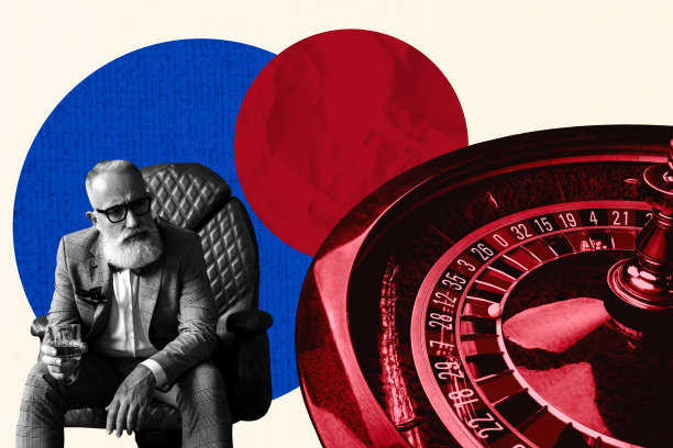 严肃老人在赌桌旁手持酒杯，结合了小丑和赢钱的筹码，独家3D全景照片拼贴图片下载