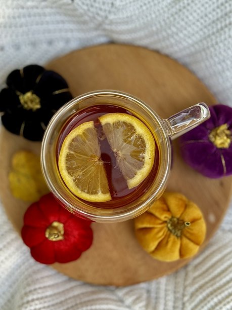 秋季照片，配有柠檬茶和装饰性南瓜图片下载