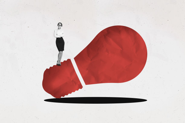 创意海报横幅，3D拼贴照片，一位快乐的女商人生动地站在灯泡旁，象征着电力、照明、计划和想法的产生。图片下载