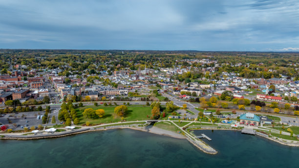 纽约州日内瓦市塞内卡湖上空的航拍照片图片下载