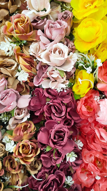 玫瑰，设计师人造花艺构图，复古风格的花卉背景图片下载