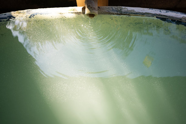 温泉水的特写照片图片下载