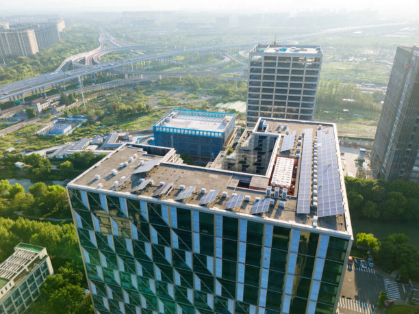 办公室楼顶花园和太阳能光伏发电图片下载