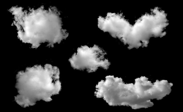 黑色背景上的柔和白云，非常适合用于天空替换、数字设计、照片蒙太奇，或自然与天气视觉效果。图片下载