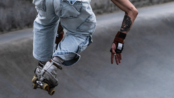 加利福尼亚州威尼斯海滩——摄于标志性的威尼斯海滩滑板公园，捕捉动感十足、自然真实的滑板瞬间的纪实图片图片下载