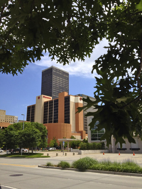 俄克拉荷马城喜来登酒店和其他建筑的HDR照片图片下载