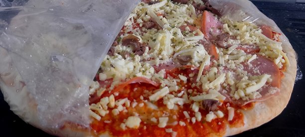 猪肉和奶油奶酪披萨的照片图片下载