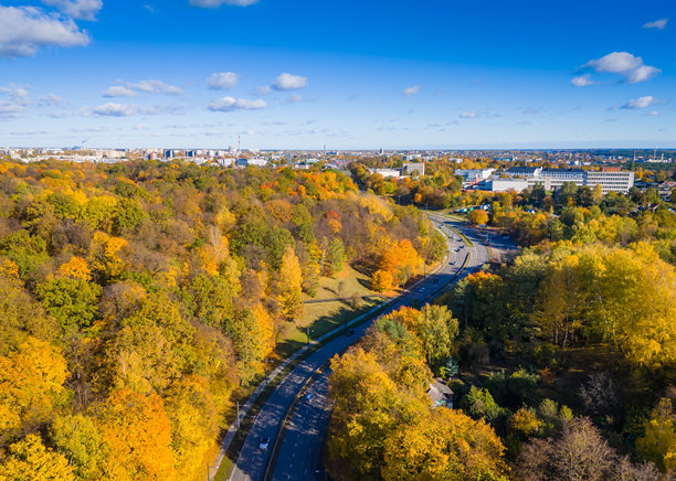 考纳斯风光，立陶宛。秋季市中心。无人机航拍照片图片下载
