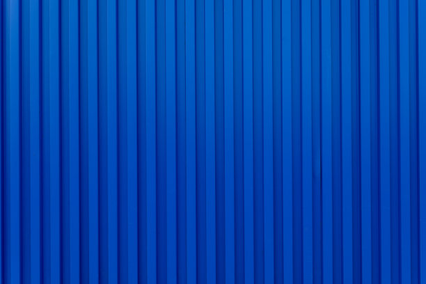 蓝色建筑墙锌背景，蓝色集装箱墙。带有浮雕脊和工业设计的无缝垂直金属板纹理。货运集装箱背景。写实矢量插画。图片下载