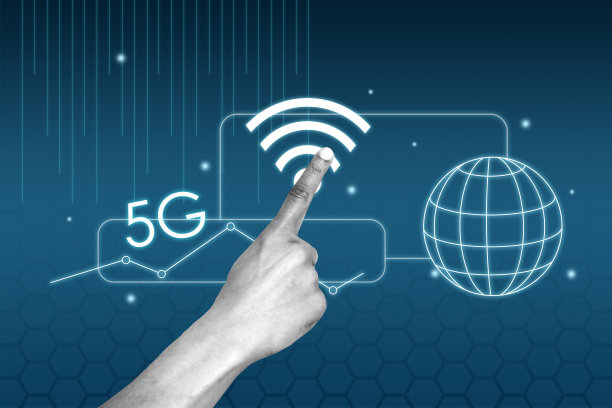 3D弹窗创意图片拼贴，一只人手展示着WiFi网络连接的地球图标，体现快速的5G现代连接速度。图片下载