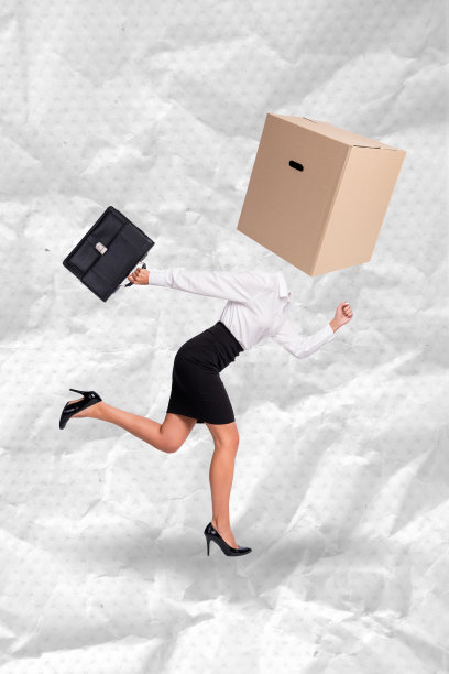 垂直横幅潮流照片拼贴，女孩头部被盒子替代，象征快递服务、运输速度和配送概念图片下载