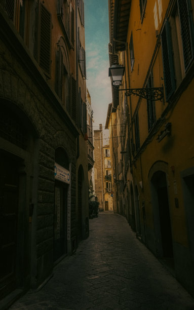 佛罗伦萨市中心的一条街道。意大利佛罗伦萨的复古风格建筑。图片下载