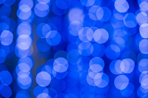 闪烁的灯饰，无焦点，素材视频。街道上节日感的蓝色闪光散景装饰。LED灯背景纹理。图片下载